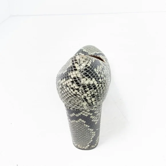 Banana republic leather snake skin pattern heels - Picture 9 of 16